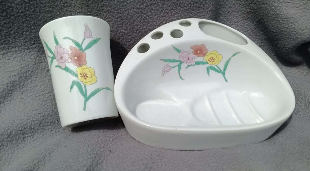 Vtg Floral Ceramic Bathroom Set Toothbrush Soap Dish Cup Holder Taiwan ROC